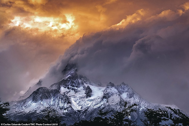 14.Th&ecirc;m một giải thưởng trong hạng mục phong cảnh thuộc về Carlos Eduardo Goulart cho bức ảnh của c&ocirc;ng vi&ecirc;n quốc gia Torres Del Paine ở Chile.
