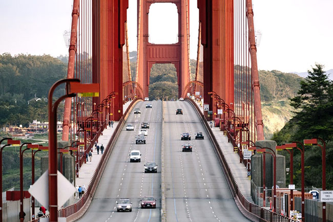 San Francisco: Chưa bao giờ Cầu Cổng V&agrave;ng ở San Francisco lại vắng đến mức n&agrave;y trong giờ cao điểm.