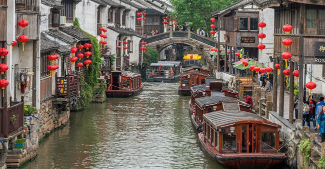 Đường Shantang nằm ở tỉnh Giang T&ocirc;, được h&igrave;nh th&agrave;nh từ thời nh&agrave; Minh v&agrave; nh&agrave; Thanh, nổi bật với phố cổ Shantang, nh&agrave; Yu Han, cầu Tonggui, bảo t&agrave;ng Ph&ograve;ng Thương mại T&ocirc; Ch&acirc;u, Đồi Hổ...
