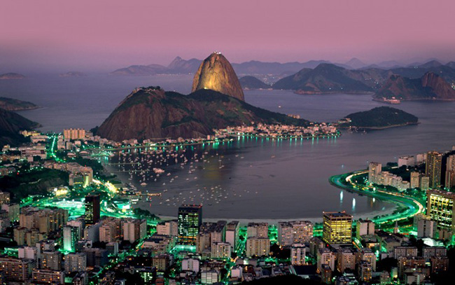 Ng&agrave;y nay, cảng Rio de Janeiro l&agrave; một trong những địa điểm nổi tiếng nhất ở Brazil.
