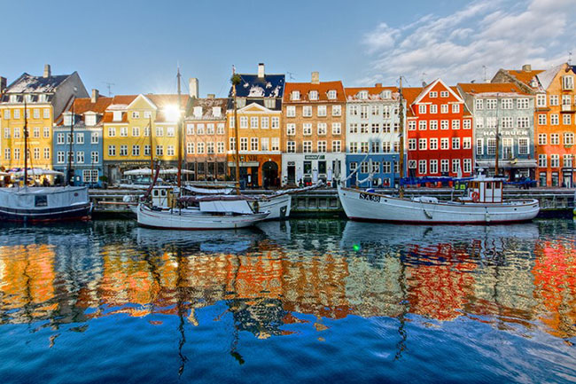 5. Copenhagen, Đan Mạch: Một th&agrave;nh phố Scandinavia thời thượng lu&ocirc;n l&agrave; nơi th&uacute; vị để kh&aacute;m ph&aacute;.
