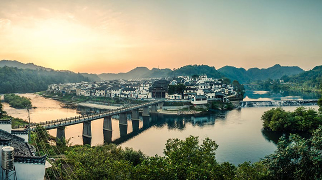 Vụ Nguy&ecirc;n, Giang T&acirc;y: Những b&ocirc;ng hoa đầy m&agrave;u sắc v&agrave; nhịp sống thoải m&aacute;i, thư th&aacute;i thu h&uacute;t h&agrave;ng trăm ngh&igrave;n du kh&aacute;ch đến quận nhỏ n&agrave;y mỗi m&ugrave;a xu&acirc;n.