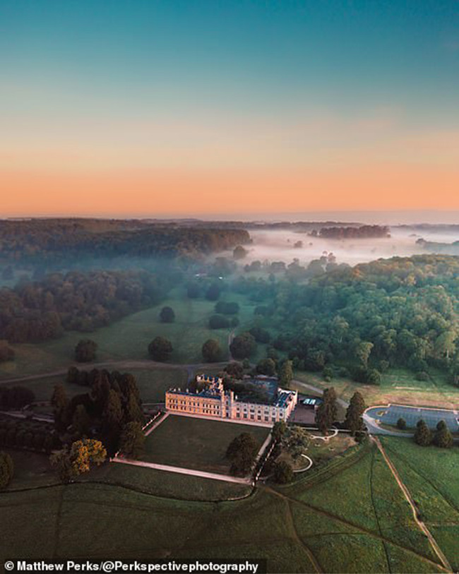 C&ograve;n đ&acirc;y l&agrave; Ashton Court Estate tr&ocirc;ng cực kỳ trang nghi&ecirc;m v&agrave; mang một vẻ đẹp h&uacute;t hồn.&nbsp;
