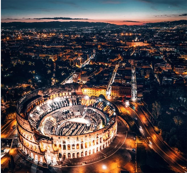 Th&agrave;nh Rome: Đấu trường La M&atilde; l&agrave; một kỳ quan của kiến tr&uacute;c v&agrave; t&aacute;i hiện lại một c&aacute;i nh&igrave;n tuyệt vời về lịch sử&nbsp;trong khung cảnh lộng lẫy về đ&ecirc;m.&nbsp;