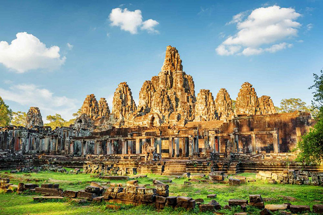 Angkor, Campuchia: Một trong những thắng cảnh tuyệt vời nhất của thế giới, quần thể Angkor của Đế chế Khmer ph&aacute;t triển mạnh mẽ từ thế kỷ IX đến thế kỷ XV sau C&ocirc;ng nguy&ecirc;n.&nbsp;