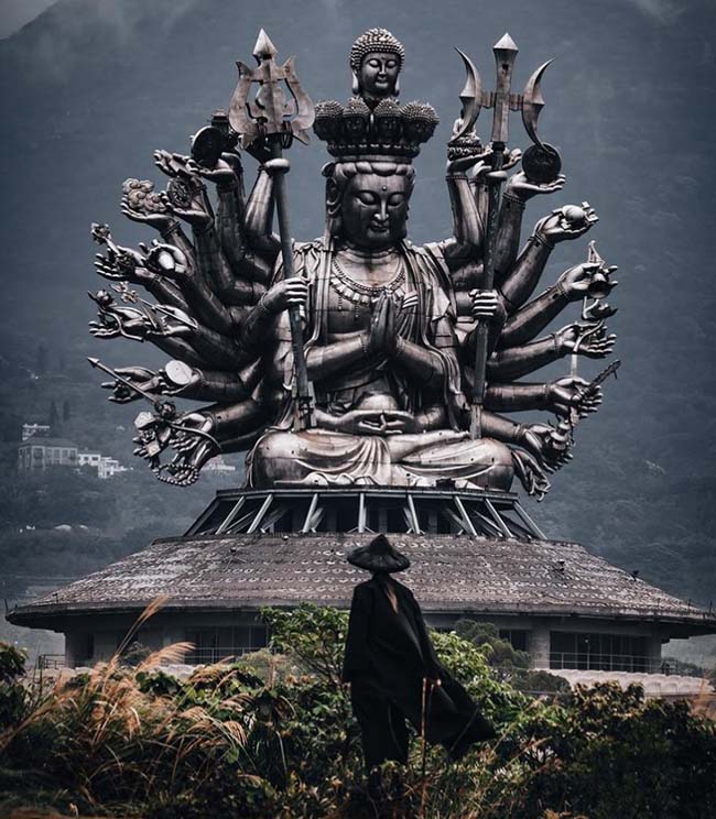 RK n&oacute;i rằng, đ&acirc;y l&agrave; một bức ảnh diễn tả sự đối mặt với những kh&oacute; khăn, đ&oacute; mới l&agrave; c&aacute;ch khiến ch&uacute;ng ta trở n&ecirc;n mạnh mẽ hơn. Ảnh chụp tại Đ&agrave;i Loan.