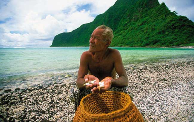 Samoa, Mỹ: Samoa bao gồm hai h&ograve;n đảo lớn nhất l&agrave; Upolu v&agrave; Savai c&ugrave;ng 7 h&ograve;n đảo nhỏ hơn. B&atilde;i biển Lalomanu nằm tr&ecirc;n bờ biển ph&iacute;a nam của Upolu được coi l&agrave; một trong những b&atilde;i biển h&agrave;ng đầu tr&ecirc;n thế giới.
