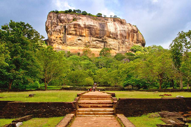 Sri Lanka: H&ograve;n đảo ch&acirc;u &Aacute; n&agrave;y c&oacute; 8 di sản thế giới của UNESCO, nhiều động vật hoang d&atilde;, những b&atilde;i biển c&aacute;t trắng tuyệt vời v&agrave; cảnh quan đẹp như tranh vẽ.