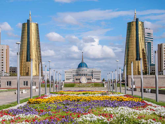 Kazakhstan: Với chi ph&iacute; trung b&igrave;nh cho mỗi người chỉ khoảng 250.000 đồng, Kazakhstan l&agrave; một trong những quốc gia ch&acirc;u &Aacute; rẻ nhất. Đ&acirc;y l&agrave; quốc gia kh&ocirc;ng gi&aacute;p biển lớn nhất thế giới v&agrave; nổi tiếng với sự đa dạng về địa l&yacute; c&ugrave;ng nhiều phong cảnh đẹp rất h&uacute;t kh&aacute;ch.