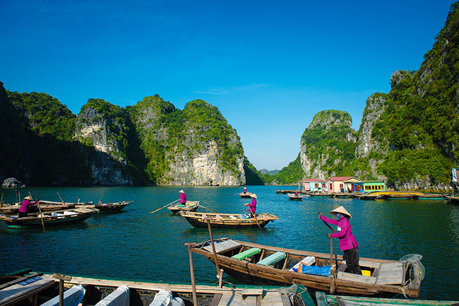 Việt Nam: Với vịnh Hạ Long, một Di sản Thế giới v&agrave; h&agrave;ng chục địa điểm thi&ecirc;n nhi&ecirc;n xinh đẹp kh&aacute;c, Việt Nam c&oacute; lẽ l&agrave; một trong những nơi đẹp nhất tr&ecirc;n thế giới nhưng lại c&oacute; mức chi ph&iacute; cực thấp. Chỉ với khoảng 350.000 đồng&nbsp;một ng&agrave;y l&agrave; đủ để bạn du lịch, ăn, ngủ v&agrave; kh&aacute;m ph&aacute; những điểm đến tuyệt vời.