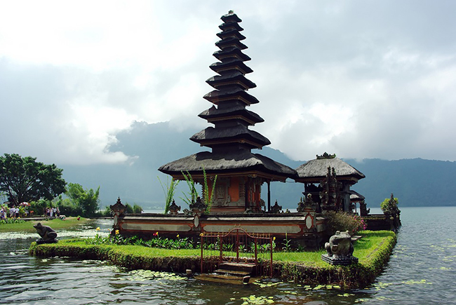 Indonesia: Từ rừng, n&uacute;i lửa, b&atilde;i biển cho đến động vật hoang d&atilde;, Indonesia c&oacute; rất nhiều điều th&uacute; vị để kh&aacute;m ph&aacute; với chi ph&iacute; kh&ocirc;ng hề đắt đỏ.