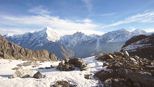 Nepal: Đất nước n&agrave;y l&agrave; điểm đến ho&agrave;n hảo cho những người th&iacute;ch đi bộ đường d&agrave;i. Từ những khung cảnh ấn tượng tr&ecirc;n&nbsp;Everest, chuyến đi bộ đường d&agrave;i đ&aacute;ng kinh ngạc đến d&atilde;y Himalaya, đến khung cảnh tuyệt đẹp của ruộng bậc thang, c&oacute; rất nhiều điều để thăm th&uacute; ở Nepal.