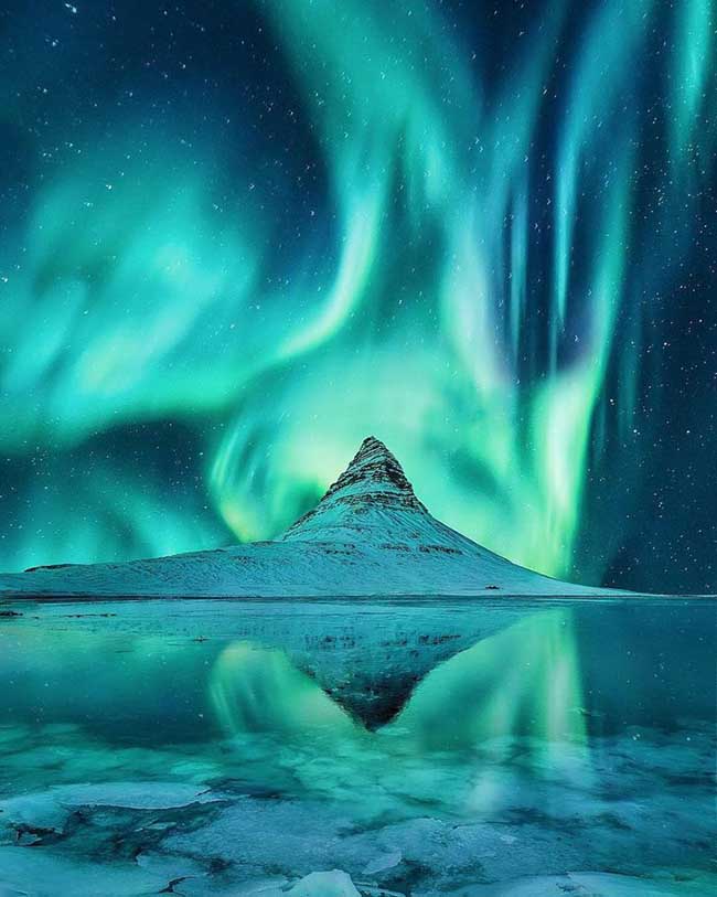 9. B&atilde;i biển Diamond, Iceland nổi tiếng l&agrave; địa điểm cầu h&ocirc;n trong mơ của nhiều c&ocirc; g&aacute;i tr&ecirc;n khắp thế giới.
