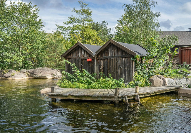 C&ocirc;ng vi&ecirc;n quốc gia Ho&agrave;ng gia, Stockholm, Thụy Điển: L&agrave; một trong những c&ocirc;ng vi&ecirc;n c&oacute; nhiều động vật hoang d&atilde; nhất, c&ocirc;ng vi&ecirc;n c&oacute; diện t&iacute;ch 27km2 n&agrave;y l&agrave; nơi sinh sống của nai sừng tấm, hươu, nai, thỏ rừng v&agrave; nhiều lo&agrave;i chim qu&yacute; hiếm.&nbsp;
