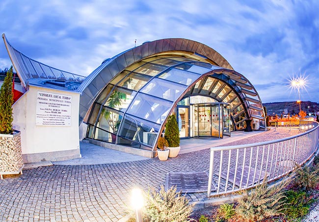 Mỏ muối Salina Turda l&agrave; một trong những điểm tham quan ngoạn mục nhất tr&ecirc;n thế giới, nơi bạn c&oacute; thể vui chơi trong khi chi&ecirc;m ngưỡng một kỳ quan thi&ecirc;n nhi&ecirc;n thực sự.&nbsp;
