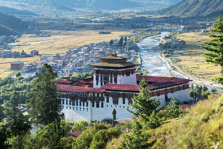 Kh&ocirc;ng chỉ l&agrave; một quốc gia hạnh ph&uacute;c, Bhutan c&ograve;n l&agrave; nơi vẫn lu&ocirc;n giữ được vẻ đẹp cổ k&iacute;nh của v&ugrave;ng cao nguy&ecirc;n, một vẻ đẹp tự nhi&ecirc;n, hoang sơ, kh&ocirc;ng bị con người khai th&aacute;c qu&aacute; mức. C&ugrave;ng kh&aacute;m ph&aacute; c&aacute;c l&yacute; do thu h&uacute;t du kh&aacute;ch của Bhutan.&nbsp;
