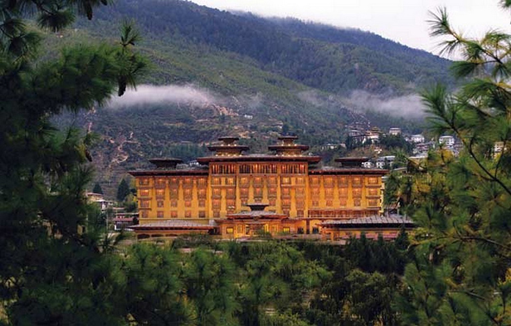 Năm 2015, kh&aacute;ch sạn nghỉ dưỡng cao cấp Taj đ&atilde; khai trương ở Buhtan, mở ra lĩnh vực du lịch xa xỉ tại quốc gia n&agrave;y.
