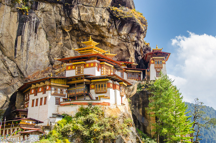 Paro Taktsang được x&acirc;y dựng tại vị tr&iacute; m&agrave; Guru Rinpoche, một "vị Phật thứ hai" theo truyền thuyết kể lại, l&agrave; người cưỡi một con hổ c&aacute;i rực lửa bay đến đ&acirc;y v&agrave; sau đ&oacute; thiền định trong 3 năm. Đ&acirc;y l&agrave; một địa điểm văn h&oacute;a v&agrave; t&ocirc;n gi&aacute;o quan trọng.
