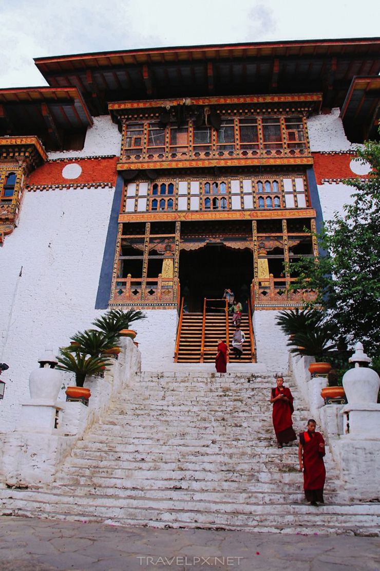 Punakha Dzong cũng l&agrave; nơi tổ chức lễ kỷ niệm Guru Rinpoche đ&atilde; mang Phật gi&aacute;o đến Bhutan, đ&acirc;y cũng l&agrave; một trong những ph&aacute;o đ&agrave;i vĩ đại nhất của đất nước.
