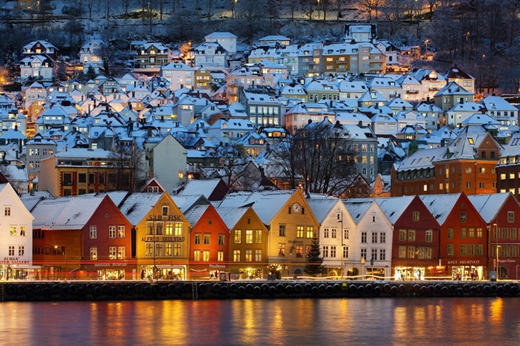 Nằm ở Bờ Tây của đất nước Na Uy, Bergen mê hoặc mọi khách du lịch trên khắp thế giới nhờ những cabin giống như ngôi nhà búp bê.