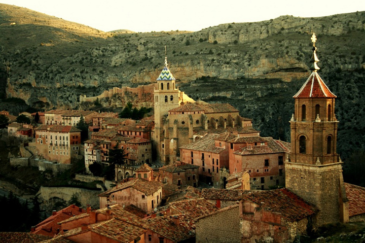 Chỉ mất hai giờ lái xe từ Valencia hoặc 30 phút đi tàu từ Teruel, bạn sẽ đến ngôi làng Albarracín xinh đẹp của Tây Ban Nha. Đây là một hành trình khó quên bạn không thể bỏ lỡ.