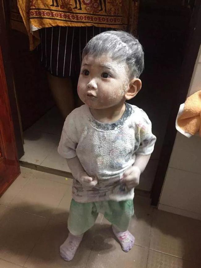 3.Nh&igrave;n &aacute;nh mắt ng&acirc;y thơ của đứa b&eacute; như kiểu : "vui m&agrave; mẹ ơi".
