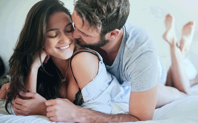 4. Ảnh hưởng đến hệ thần kinh trung ương: Từ góc độ y học, cắt giảm việc quan hệ tình dục không chỉ ảnh hưởng đến các chất dẫn truyền thần kinh, thậm chí có thể là nguyên nhân gây ra các bệnh nội khoa. Quan hệ tình dục quá ít gây ra những cảm xúc tiêu cực như tự phán xét, bối rối và lo lắng.