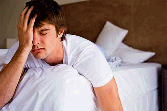 12. Mệt mỏi k&eacute;o d&agrave;i kh&aacute;c với cảm gi&aacute;c mệt mỏi l&agrave;m việc bận rộn hoặc hoạt động thể chất. Nếu nhận thấy dấu hiệu n&agrave;y xuất hiện thường xuy&ecirc;n, bạn n&ecirc;n th&ocirc;ng b&aacute;o sớm cho b&aacute;c sĩ để x&aacute;c định r&otilde; nguy&ecirc;n nh&acirc;n v&agrave; tiến h&agrave;nh điều trị.
