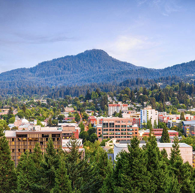 14.Eugene

Eugene kh&ocirc;ng phải l&agrave; một th&agrave;nh phố m&agrave; du kh&aacute;ch biết nhiều, do đ&oacute; nơi n&agrave;y rất y&ecirc;n tĩnh v&agrave; giữ được vẻ đẹp trong xanh hiếm c&oacute;. Điểm nổi bật nhất ở đ&acirc;y l&agrave; Đại học Oregon, được v&iacute; như linh hồn của cả th&agrave;nh phố.


