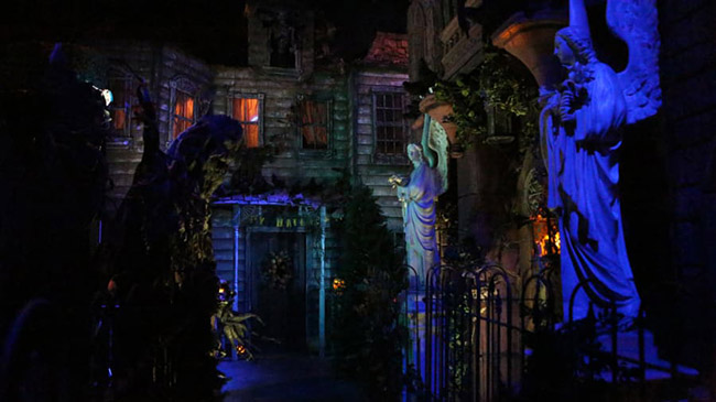 Netherworld Haunted House (Stone Mountain, Georgia): Kh&ocirc;ng kh&iacute; r&ugrave;ng rợn tại Netherworld đ&atilde; khiến n&oacute; trở th&agrave;nh khu vực được y&ecirc;u th&iacute;ch ở Atlanta v&agrave;o dịp halloween trong nhiều năm.
