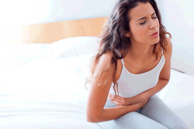 2. Tập yoga: Những ng&agrave;y &ldquo;đ&egrave;n đỏ&rdquo; khiến cơ bắp bị căng ra v&agrave; c&oacute; thể l&agrave;m trầm trọng th&ecirc;m cơn đau. Một số tư thế yoga c&oacute; thể gi&uacute;p bạn thư gi&atilde;n.
