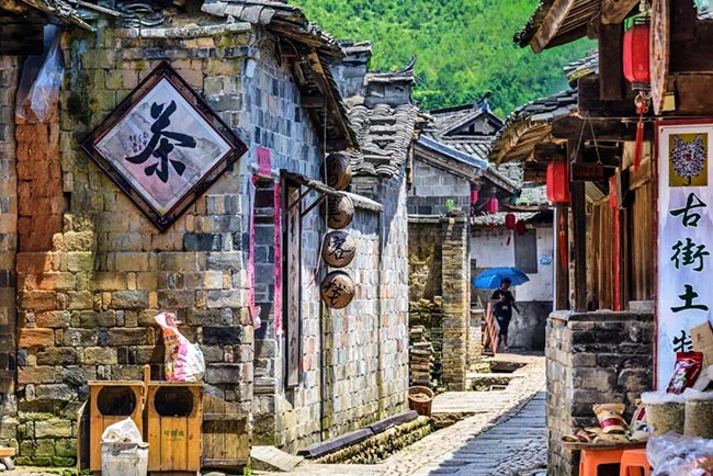 7.L&agrave;ng cổ Peita c&oacute; tuổi đời 800 năm, nơi n&agrave;y từng l&agrave; khu nh&agrave; ở của triều đại nh&agrave; Minh v&agrave; nh&agrave; Thanh. B&acirc;y giờ kh&aacute;ch du lịch rất th&iacute;ch đến đ&acirc;y để kh&aacute;m ph&aacute; những con đường cổ k&iacute;nh v&agrave; cảm nhận cuộc sống giản dị của người Hakka ở đ&acirc;y.
