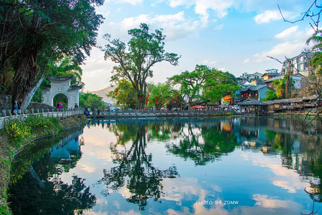 8.Phố cổ Heshun, một nơi kết hợp giữa văn h&oacute;a Trung Quốc v&agrave; phương T&acirc;y. C&oacute; rất nhiều di t&iacute;ch cổ xưa vẫn c&ograve;n lưu giữ cho tới ng&agrave;y nay, cảnh đẹp như tranh vẽ, người d&acirc;n th&igrave; rất th&acirc;n thiện.
