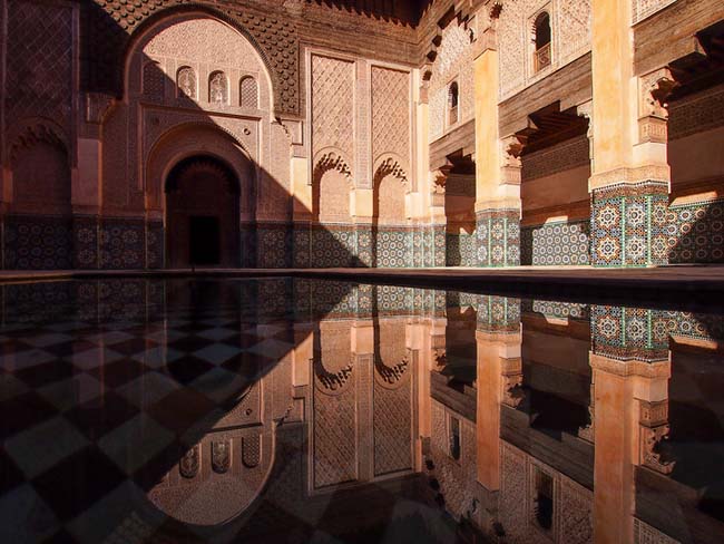 1. Marrakeh, Morocco

Kiến tr&uacute;c từ thế kỷ 14 của Ben Youssef Madrasa chắc chắn sẽ g&acirc;y ấn tượng với du kh&aacute;ch ngay lần đầu ti&ecirc;n nh&igrave;n thấy.
