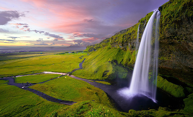 Iceland: Mặc d&ugrave; kh&iacute; hậu lạnh hơn, quốc đảo Bắc &Acirc;u n&agrave;y c&oacute; phong cảnh rất ấn tượng.&nbsp;