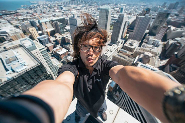 San Francisco: Benjamin Wong đ&atilde; c&oacute; bức ảnh để đời n&agrave;y khi đứng tr&ecirc;n đỉnh của một t&ograve;a nh&agrave; cao tầng ở&nbsp;San Francisco.
