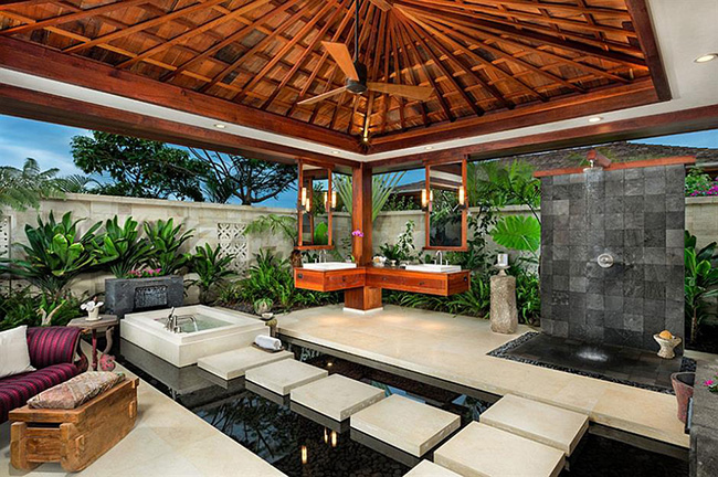 Hualalai Resort, Hawaii, Mỹ: Ph&ograve;ng tắm lộng lẫy n&agrave;y&nbsp;c&oacute; gi&aacute; 13,5 triệu USD (hơn 312 tỷ đồng),&nbsp;nằm trong một biệt thự kiểu Bali ở Hawaii.&nbsp;
