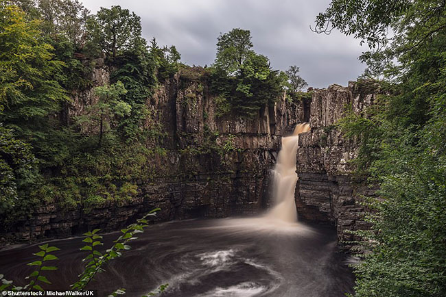 13. High Force

Th&aacute;c nước nổi tiếng ở Teesdale n&agrave;y được rất nhiều phượt thủ y&ecirc;u th&iacute;ch t&igrave;m đến.


