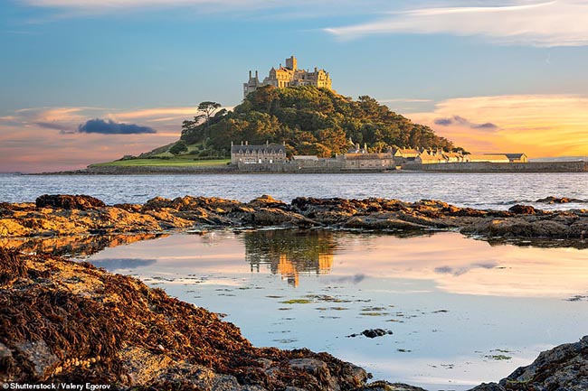 5. ST Michael

Nơi n&agrave;y như một vi&ecirc;n ngọc qu&yacute; của Cornwall, nh&igrave;n h&igrave;nh ảnh n&agrave;y kh&ocirc;ng kh&oacute; để hiểu rằng tại sao n&oacute; được xem l&agrave; một trong những nơi đẹp nhất Vương quốc Anh.


