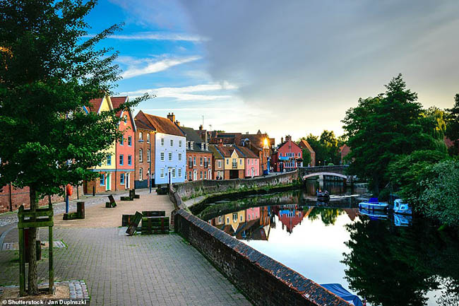 6. Norwich

Th&agrave;nh phố lịch sử n&agrave;y c&oacute; những di sản văn ho&aacute; c&oacute; tuổi đời l&ecirc;n tới h&agrave;ng thi&ecirc;n ni&ecirc;n kỷ.
