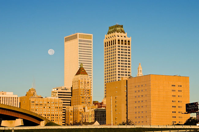 14. Oklahoma

Rất nhiều sự kiện sẽ diễn ra v&agrave;o năm 2021 như lễ hội thắp nến, li&ecirc;n hoan phim v&agrave; nhiều hoạt động nghệ thuật kh&aacute;c. Du kh&aacute;ch n&ecirc;n dừng ch&acirc;n tại C&ocirc;ng vi&ecirc;n John Hope Franklin, nơi c&oacute; t&ograve;a th&aacute;p bằng đồng cao 8 m&eacute;t m&ocirc; tả trải nghiệm h&agrave;ng thế kỷ của người Mỹ gốc Phi.&nbsp;