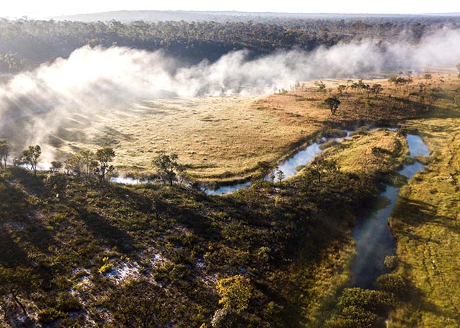 2. Angola

Đồng bằng Okavango ở Angola được UNESCO c&ocirc;ng nhận l&agrave; di sản văn h&oacute;a thế giới đ&atilde; thu h&uacute;t một lượng lớn du kh&aacute;ch quốc tế gh&eacute; đến. Mặc d&ugrave; ng&agrave;nh du lịch ở đ&acirc;y vẫn chưa ph&aacute;t triển mạnh, nhưng đ&oacute; lại l&agrave; cơ hội để du kh&aacute;ch kh&aacute;m ph&aacute; nhiều v&ugrave;ng đất hoang sơ kỳ vĩ.