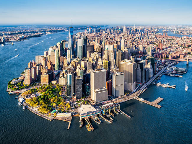 7. Mỹ

Th&agrave;nh phố New York nổi tiếng với h&agrave;ng loạt c&aacute;c thương hiệu thời trang lớn, nếu l&agrave; người nghiện mua sắm, chắc chắn du kh&aacute;ch kh&ocirc;ng n&ecirc;n bỏ qua nơi n&agrave;y.