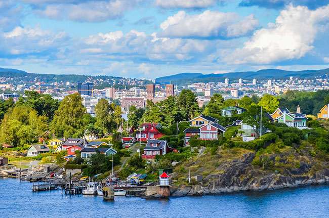9. Na Uy

Oslo l&agrave; thủ đ&ocirc; sầm uất v&agrave; gi&agrave;u c&oacute; bậc nhất ở Na Uy. Năm 2021, Bảo t&agrave;ng Munch 13 tầng, rộng h&agrave;ng trăm ngh&igrave;n m2, được cho l&agrave; bảo t&agrave;ng lớn nhất thế giới ở Bắc &Acirc;u. Nơi n&agrave;y cũng l&agrave; thi&ecirc;n đường ẩm thực với rất nhiều cửa h&agrave;ng nhận được sao Michelin.