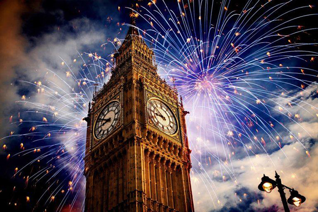 London, Anh: Big Ben là biểu tượng của đêm giao thừa tại London. Màn pháo hoa dọc sông Thames nổi tiếng đến mức London hiện bán vé tham dự và bắt đầu bán sớm nhất vào tháng 9.