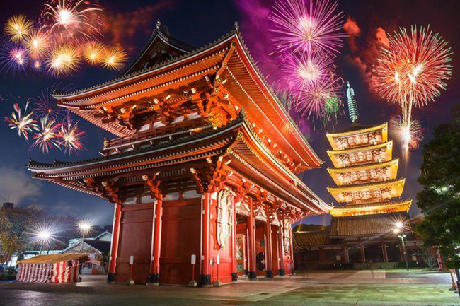 Tokyo, Nhật Bản: Nếu bạn đang tìm kiếm pháo hoa và các bữa tiệc thâu đêm, hãy đến Yokohama ngay bên kia Vịnh Tokyo. Đây là một phần của Greater Tokyo và nó rất hoành tránh với màn pháo hoa trình diễn cho gần 4 triệu công dân.