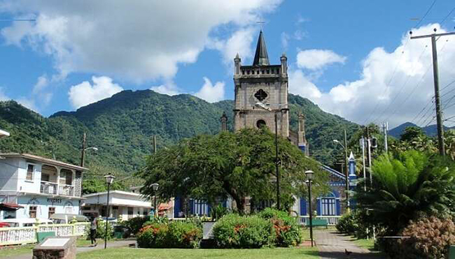 Soufriere, Saint Lucia: Soufriere l&agrave; một trong những địa danh l&atilde;ng mạn nhất, v&agrave; chắc chắn vi&ecirc;n ngọc qu&yacute; ở ph&iacute;a đ&ocirc;ng biển Caribe n&agrave;y sẽ tạo n&ecirc;n một ph&ocirc;ng nền ho&agrave;n hảo như bức tranh cho kỳ nghỉ đặc biệt của bạn.
