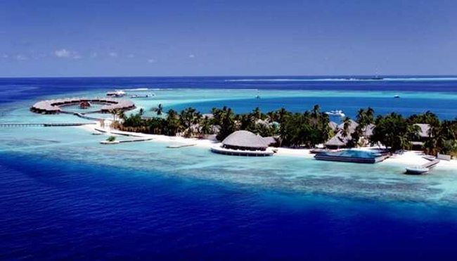 Huvafen Fushi, Maldives: Nằm ở Bắc Mal&egrave;, khu nghỉ dưỡng ven&nbsp;biển n&agrave;y nổi tiếng về sự sang trọng v&agrave; l&atilde;ng mạn. Bất kỳ thời điểm&nbsp;n&agrave;o, nơi đ&acirc;y&nbsp;cũng khiến du kh&aacute;ch say m&ecirc; bởi sự quyến rũ của n&oacute;.
