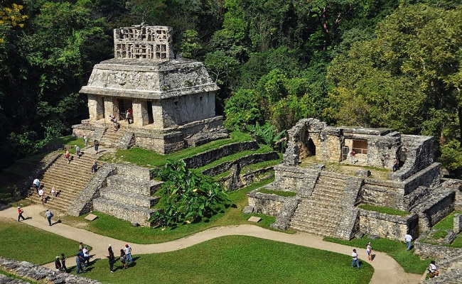 13. Palenque, Mexico

L&agrave; một th&agrave;nh phố cỡ trung của Maya, Palenque ở thời k&igrave; đỉnh cao v&agrave;o thế kỉ 7 dưới thời Pacal Đại đế. Sự hấp dẫn của n&oacute; nằm ở chất lượng c&ocirc;ng tr&igrave;nh kiến tr&uacute;c v&agrave; c&aacute;c t&aacute;c phẩm đi&ecirc;u khắc. 90% khu định cư vẫn nằm ch&ocirc;n v&ugrave;i dưới rừng gi&agrave; từ khoảng năm 1120 sau C&ocirc;ng nguy&ecirc;n, sau khi bị bỏ hoang.
