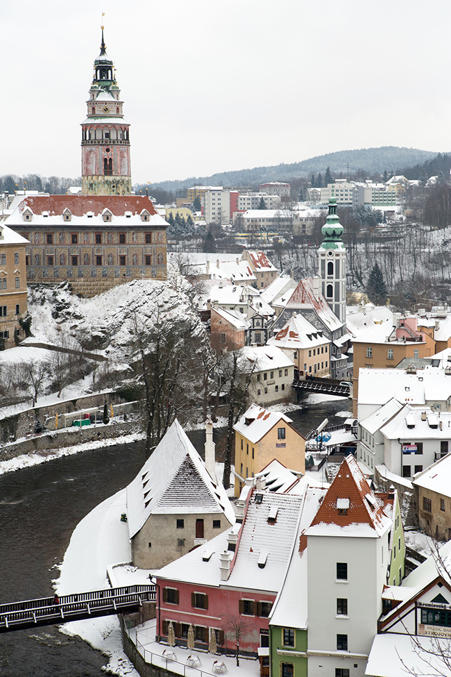 Česk&yacute; Krumlov, Cộng h&ograve;a S&eacute;c: C&oacute; ni&ecirc;n đại từ thế kỷ 13, Česk&yacute; Krumlov nằm ở Nam Bohemia, thuộc Cộng h&ograve;a S&eacute;c. Đ&acirc;y l&agrave; một trong những l&acirc;u đ&agrave;i lớn nhất trong nước, v&agrave; khu phố cổ l&agrave; Di sản Thế giới của Unesco.&nbsp;
